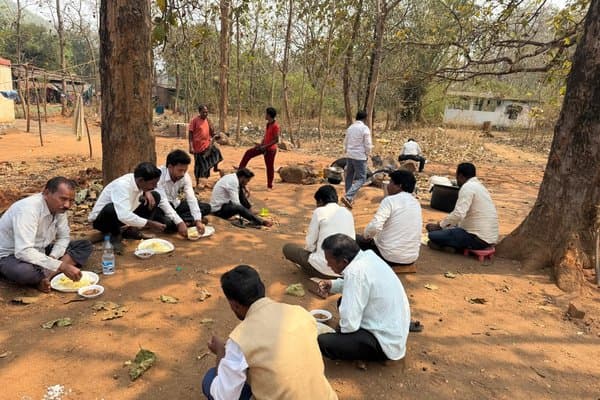 MCT volunteers sharing a meal together after a day of community service in the field